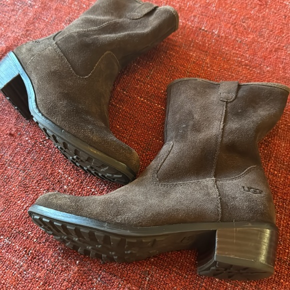 Girls UGG boots - Picture 14 of 16